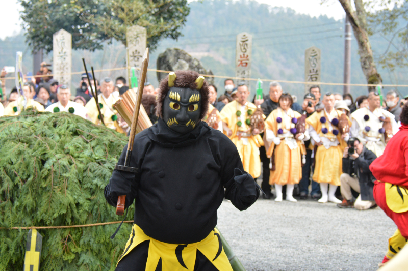 金峯山寺の鬼火の祭典