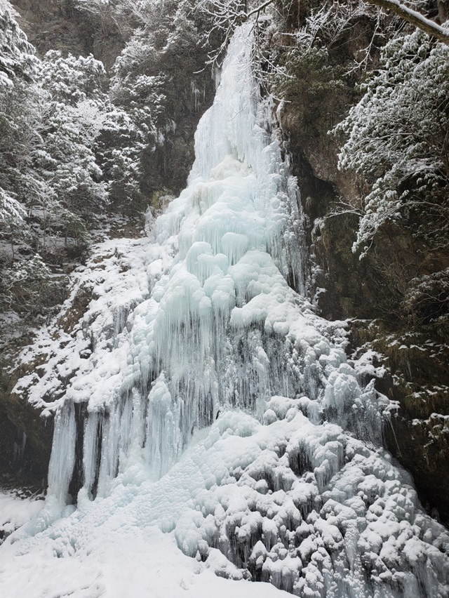 御船の滝の氷爆