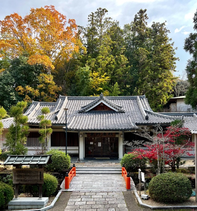 霊山寺の薬師湯殿